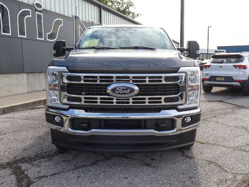 Used 2024 Ford F250 XLT AWD/4WD image 2