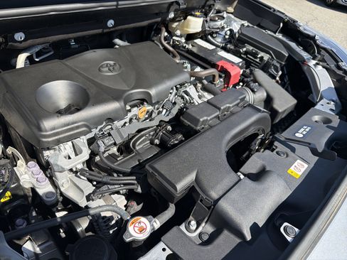 Certified 2021 Toyota RAV4 XLE w/ Convenience Package FWD image 22