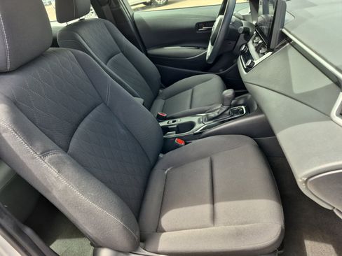 Used 2025 Toyota Corolla LE FWD image 25
