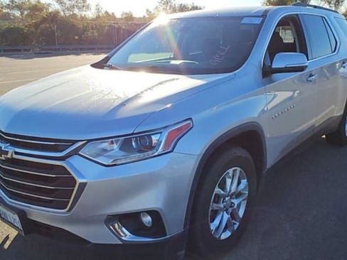 Used 2020 Chevrolet Traverse LT image 11
