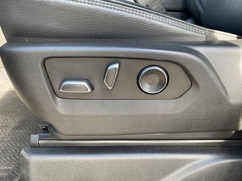 Used 2024 GMC Yukon Denali w/ Advanced Technology Package image 12