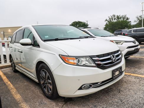 Used 2014 Honda Odyssey Touring Elite image 6