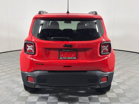 Used 2018 Jeep Renegade Altitude w/ UConnect 8.4 Nav Group AWD/4WD image 6