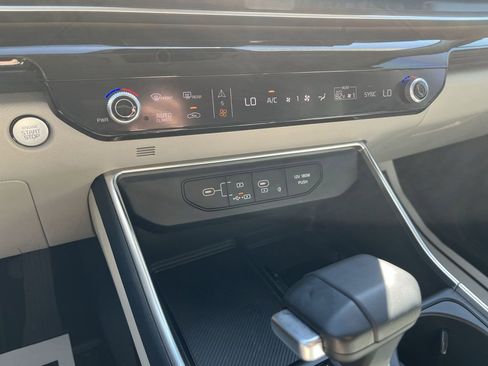 Used 2025 Kia Carnival SX Prestige FWD image 19