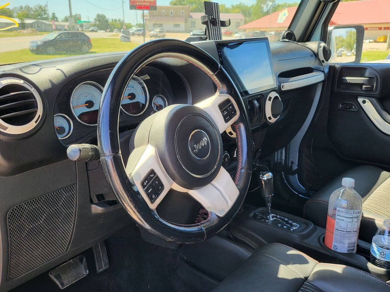 Used 2012 Jeep Wrangler Sahara AWD/4WD image 3