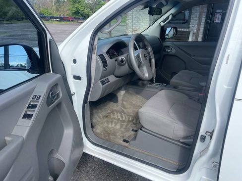 Used 2015 Nissan Frontier SV AWD/4WD image 17