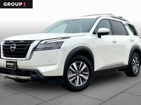 Used 2024 Nissan Pathfinder SL FWD image 1