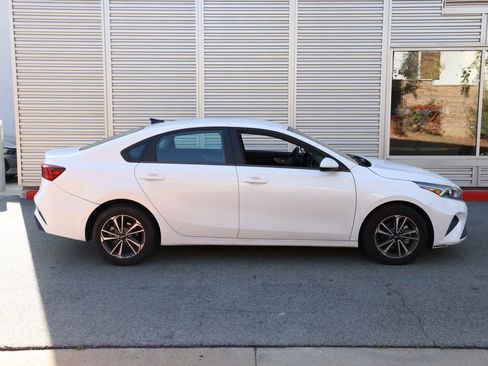 Used 2023 Kia Forte LXS image 3