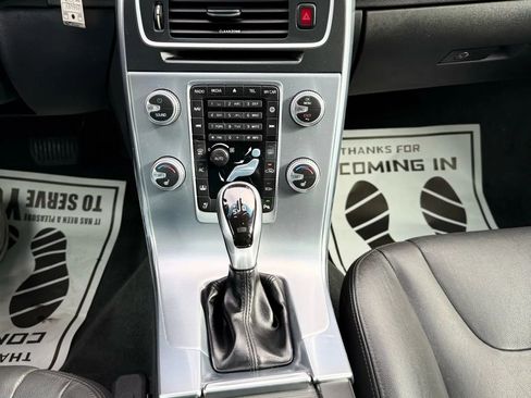 Used 2017 Volvo S60 T5 Inscription w/ Climate Package image 10