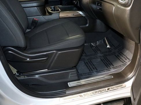 Used 2021 Chevrolet Silverado 1500 LT Trail Boss w/ Convenience Package II image 33