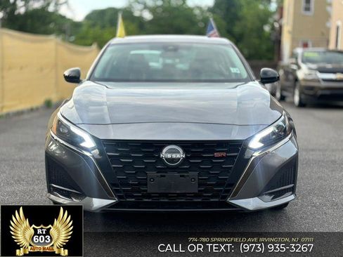 Used 2023 Nissan Altima 2.5 SR FWD image 2