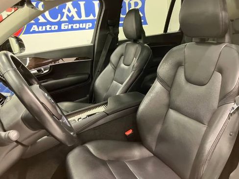 Used 2017 Volvo XC90 T6 Momentum w/ Vision Package image 24