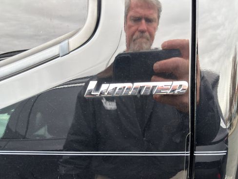 Used 2017 Toyota Tacoma Limited image 7