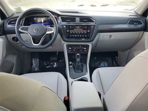 Certified 2023 Volkswagen Tiguan SE image 12