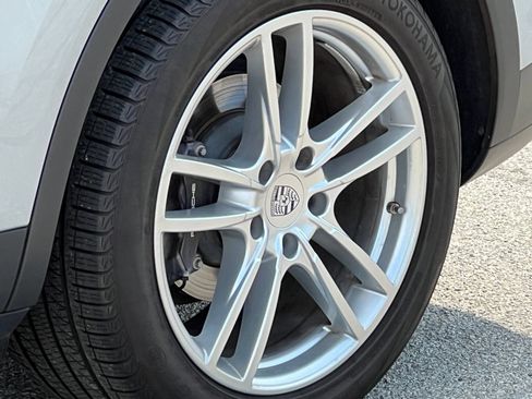 Certified 2023 Porsche Cayenne AWD/4WD image 13