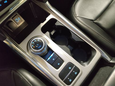 Used 2022 Ford Explorer XLT w/ Equipment Group 202A image 26