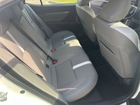 Used 2025 Toyota Camry SE w/ Convenience Package image 15