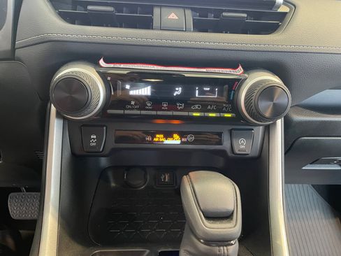 Used 2025 Toyota RAV4 LE AWD/4WD image 11