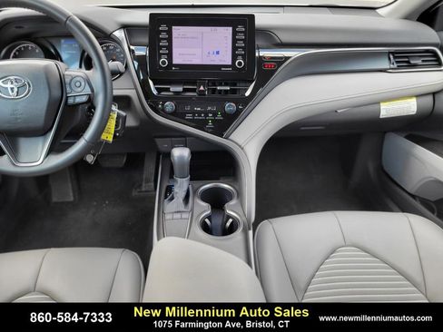 Used 2024 Toyota Camry SE image 14