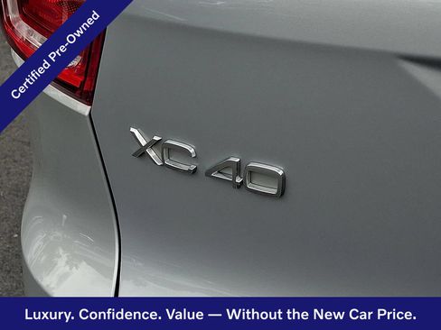Certified 2023 Volvo XC40 B5 Plus AWD/4WD image 30