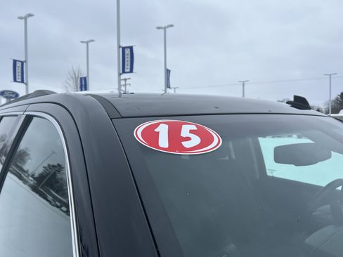 Used 2015 GMC Yukon XL SLE image 28