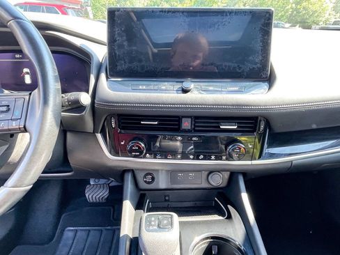 Used 2024 Nissan Rogue SL w/ SL Premium Package AWD/4WD image 12