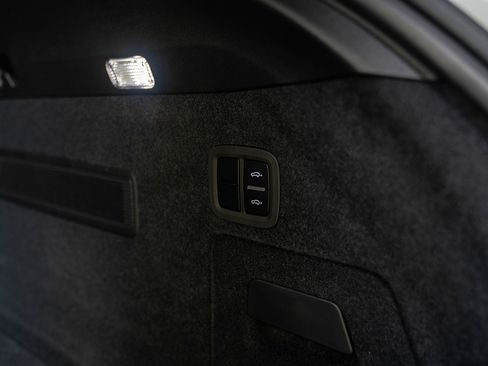 Used 2025 Porsche Cayenne Turbo AWD/4WD image 26