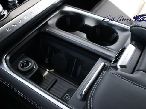 New 2027 Ford Expedition Platinum w/ Stealth Appearance Package RWD image 13