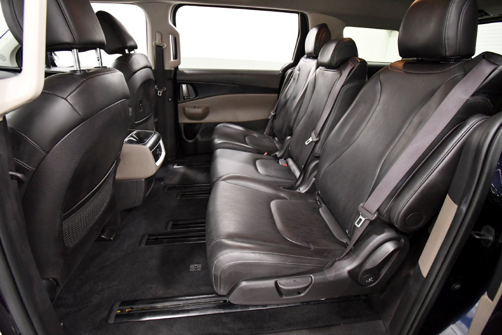 Certified 2024 Kia Carnival LX FWD image 15