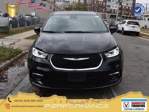 Used 2025 Chrysler Pacifica Select FWD image 1