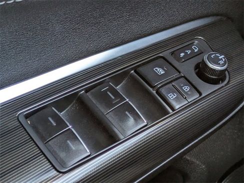 Used 2021 Toyota Venza Limited image 26