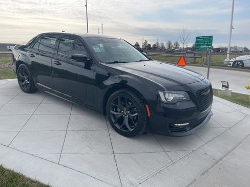 Used 2022 Chrysler 300 Touring L w/ Comfort Group RWD image 2