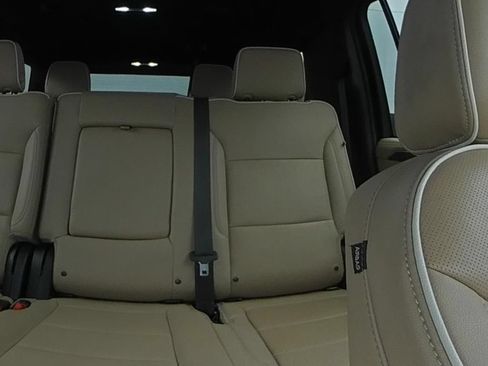 Used 2024 Chevrolet Suburban Premier RWD image 10