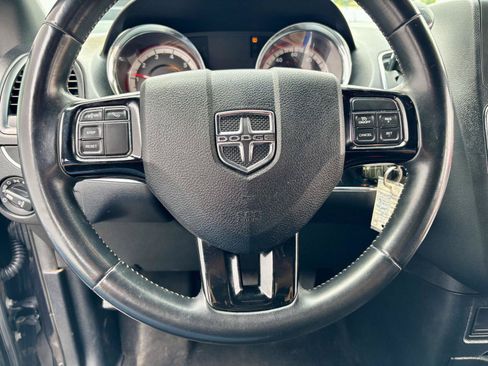 Used 2018 Dodge Grand Caravan SE FWD image 28