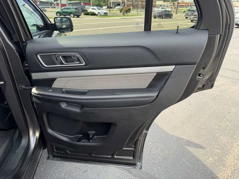 Used 2017 Ford Explorer XLT w/ Equipment Group 202A AWD/4WD image 19
