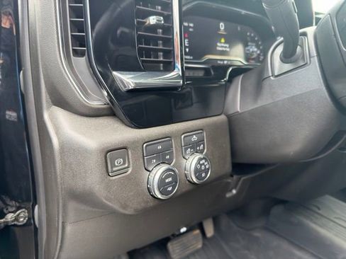 Used 2024 GMC Sierra 3500 SLE w/ SLE Convenience Package AWD/4WD image 8