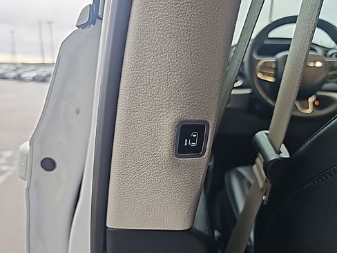 Used 2024 Chrysler Pacifica Touring-L image 31