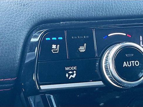 Used 2025 Honda Pilot Black Edition image 21