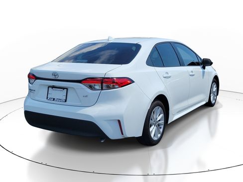 Used 2024 Toyota Corolla LE w/ LE Convenience Package FWD image 6