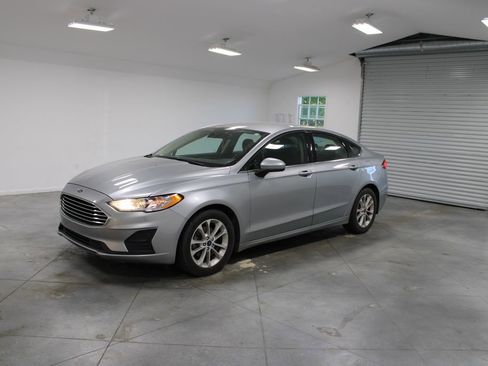 Used 2020 Ford Fusion SE image 4