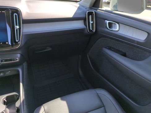 New 2025 Volvo XC40 B5 Core w/ Protection Package Premier image 16