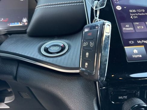 Used 2023 Jeep Grand Cherokee Altitude image 38