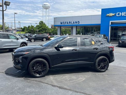 Used 2024 Chevrolet Trax ACTIV FWD image 2