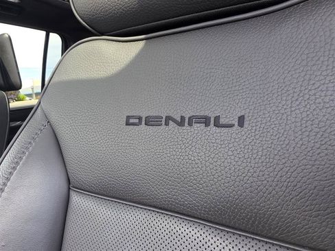 Used 2021 GMC Yukon XL Denali AWD/4WD image 25