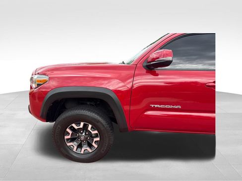 Used 2022 Toyota Tacoma TRD Off-Road AWD/4WD image 31