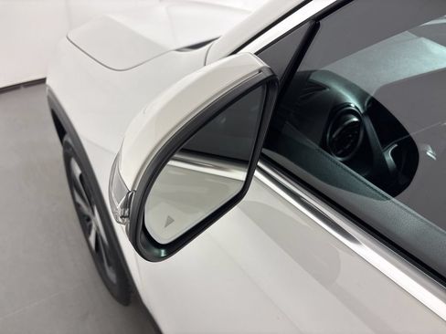 Used 2025 Mercedes-Benz GLB 250 4MATIC image 13