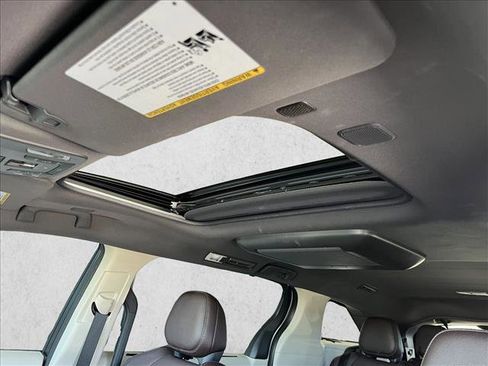 Used 2022 Toyota Sienna Platinum image 14