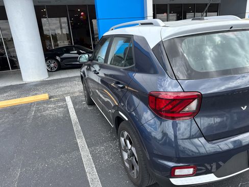 Used 2024 Hyundai Venue Limited FWD image 7