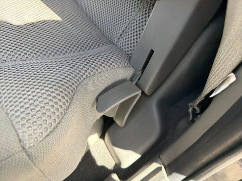 Used 2019 Nissan Frontier SV image 19