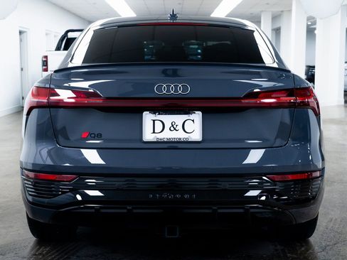 Used 2024 Audi Q8 e-tron Premium Plus image 5